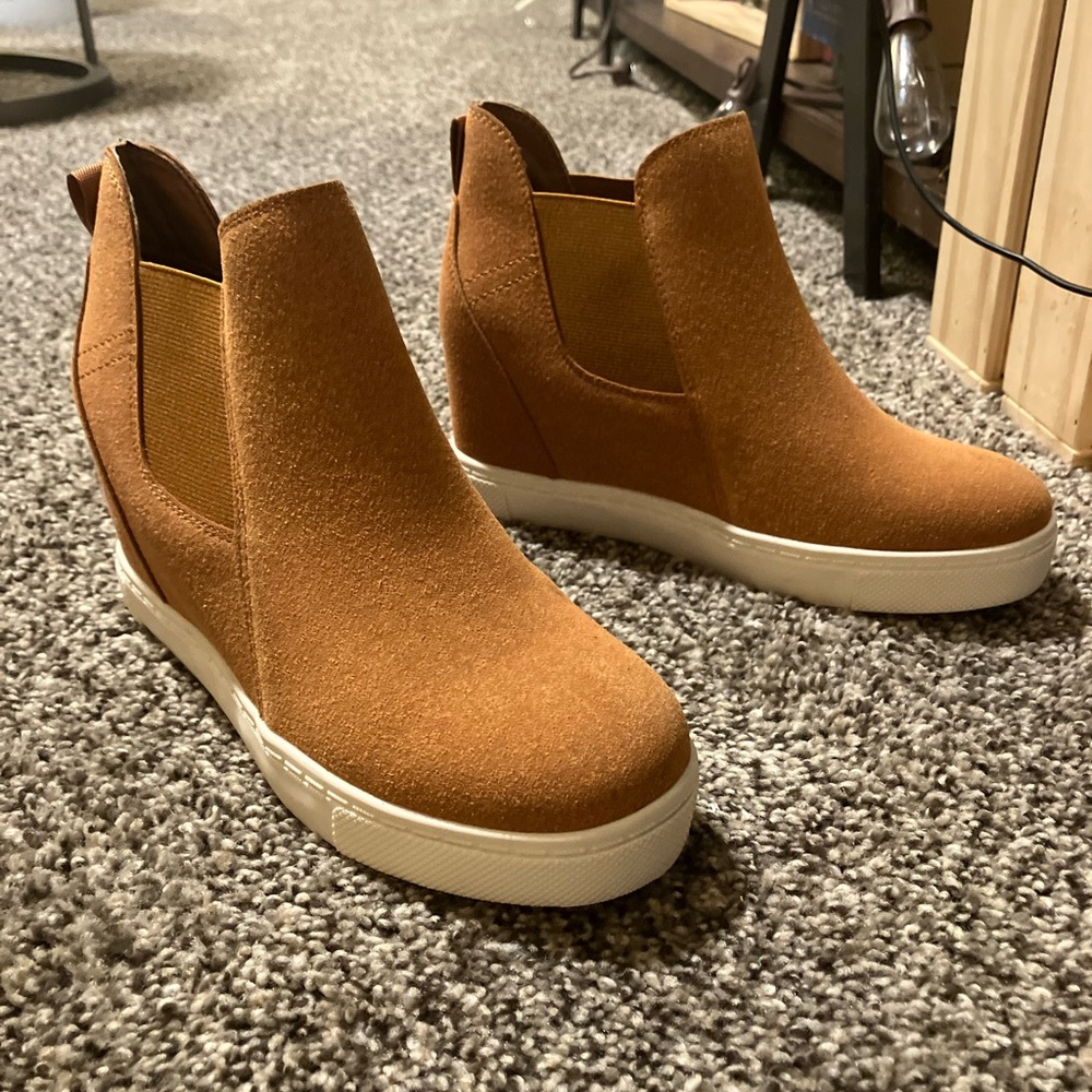 Kohl's Brown Wedge Sneakers